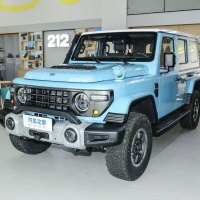 SUV TOUT-TERRAIN 4x4 MODERNE ET ROBUSTE